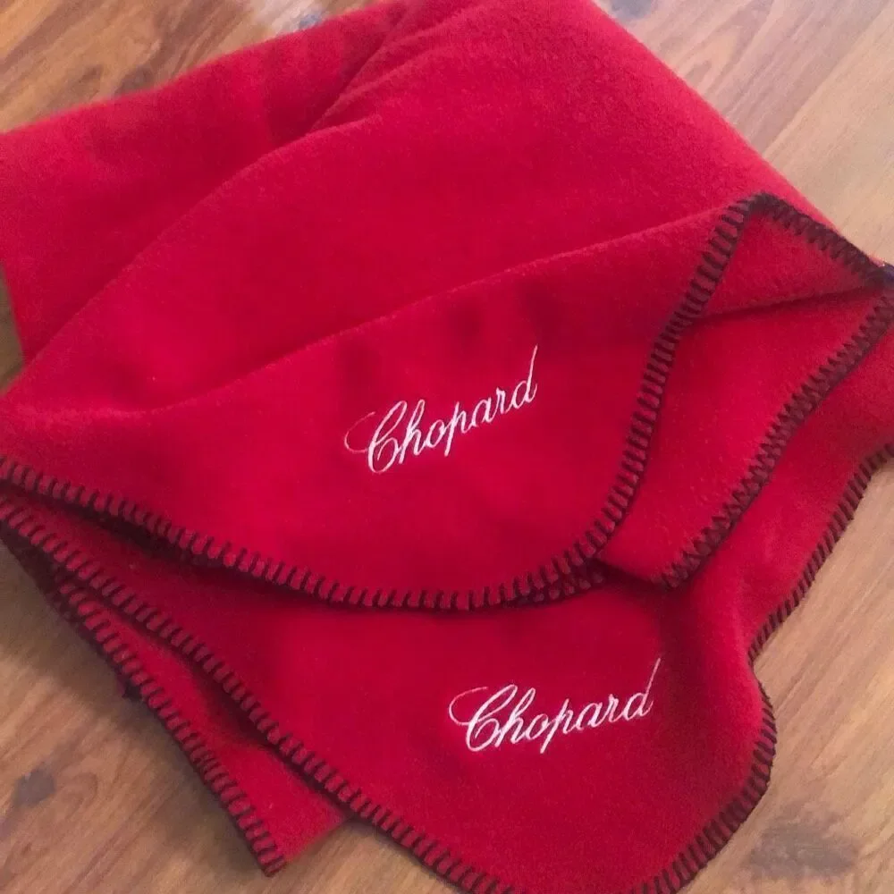 Vintage CHOPARD Made in Vietnam red large blanket/throw ￼